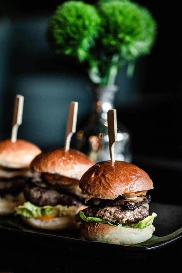 Η διαχρονική Art Deco υπογραφή του JuJu Bar & Restaurant