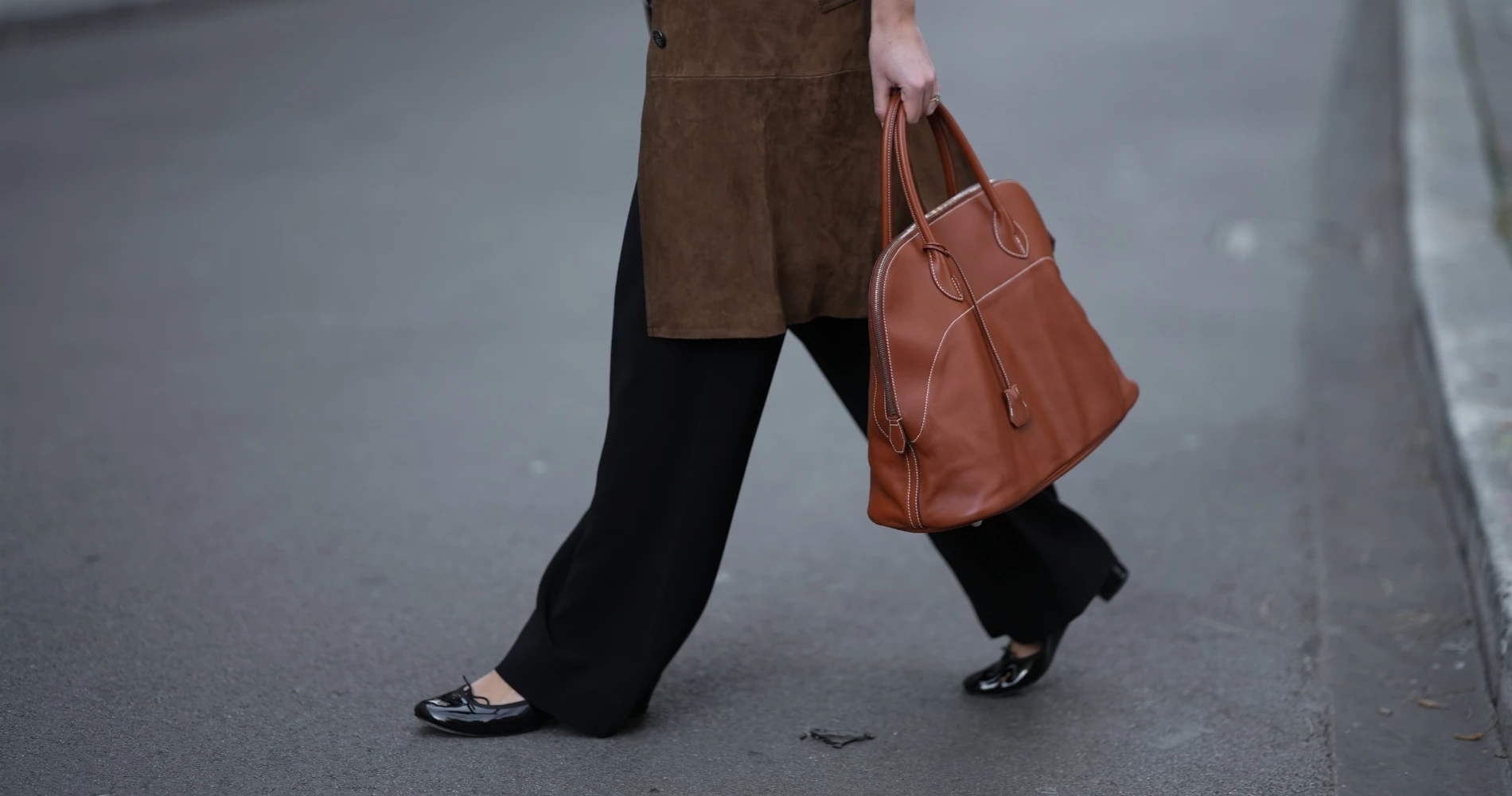 Οι μπαλαρίνες που θα αποκτήσετε στις χειμερινές εκπτώσεις έχουν τη stylish λεπτομέρεια που αναβαθμίζει τα looks σας