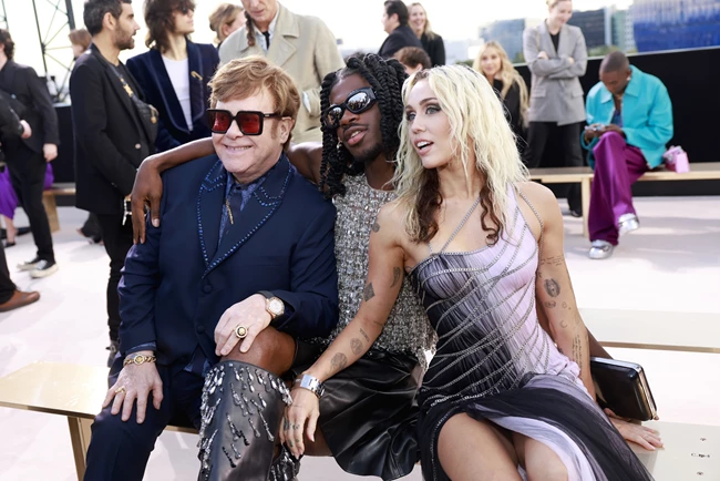 Elton John - Miley Cyrus- Lil Nas X στο show Versace AW'23
