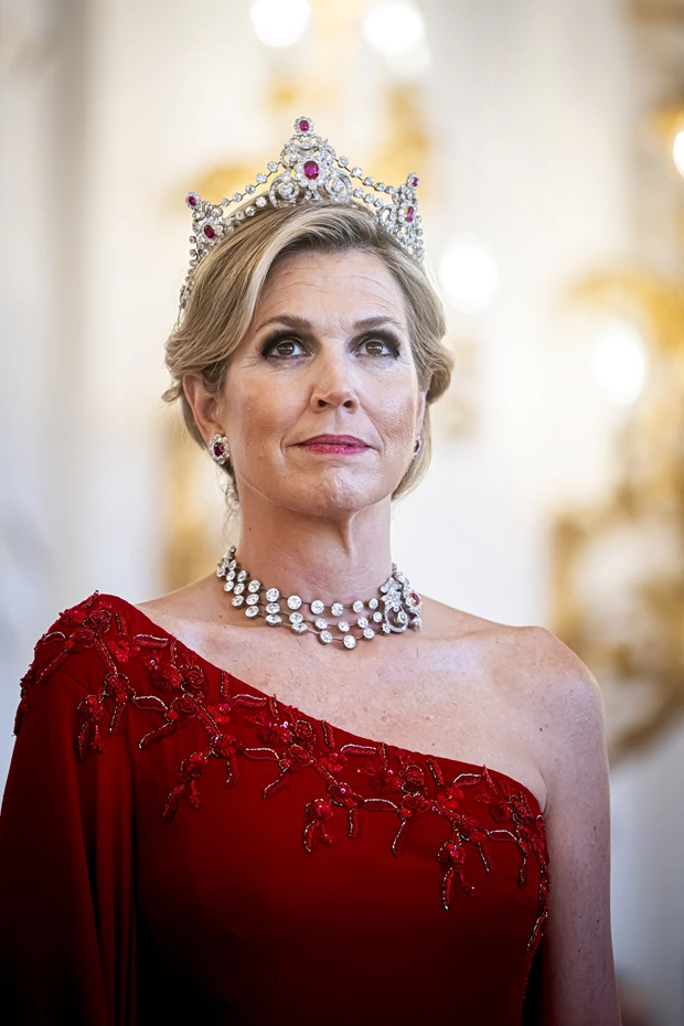 Με περισσότερους από 380 πολύτιμους λίθους, η τιάρα Mellerio που επέλεξε η Maxima της Ολλανδίας στην Αθήνα