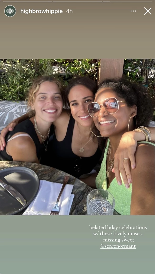 Meghan Markle selfie με φίλες.