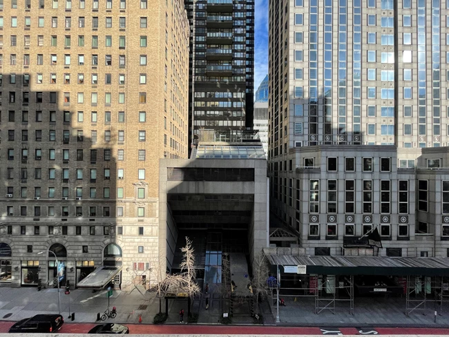 Joan Collins | To διαμέρισμά της στο Μανχάταν έχει αέρα "Δυναστείας"