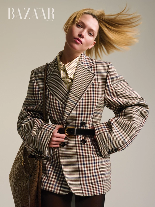 Η Hana Jirickova φωτογραφίζεται αποκλειστικά για το Harper’s Bazaar Greece