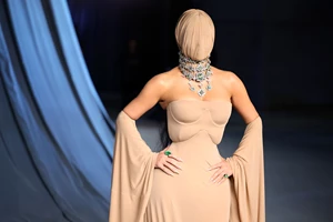 Κάτι αλλάζει στο κόκκινο χαλί | 12 εμφανίσεις με υπέρoχο στιλ από το gala του Academy Museum