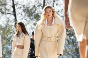 O Simon Porte Jacquemus σκηνοθετεί τη νέα καμπάνια της Nike