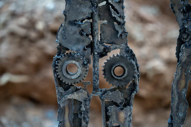 Γλυπτό του Nikola Pijanmanov σε εξέλιξη στο Αmalia Gardens Residency