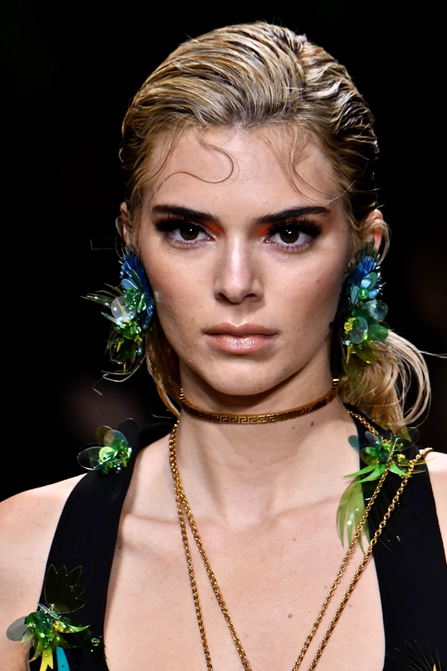 Η Kendall Jenner έβαψε και πάλι τα μαλλιά της καστανά για τα βραβεία Emmy