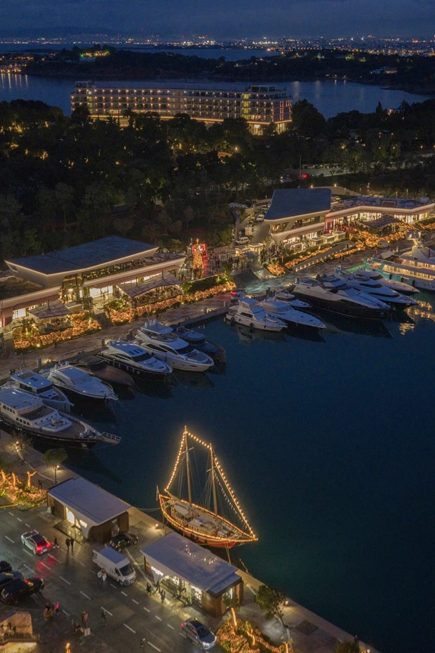 ASTIR marina Christmas