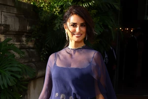 Faded French Mani | Το νέο μανικιούρ της Hailey Bieber είναι η τάση που θα επικρατήσει το φθινόπωρο