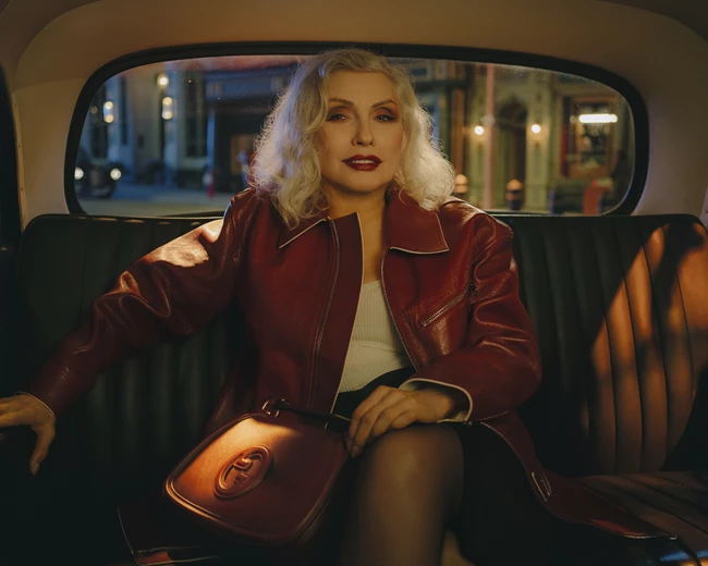 Η Nan Goldin φωτογραφίζει τη Debbie Harry στη νέα καμπάνια του Gucci