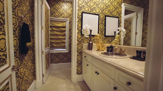 Μια ξενάγηση στο Versace Mansion