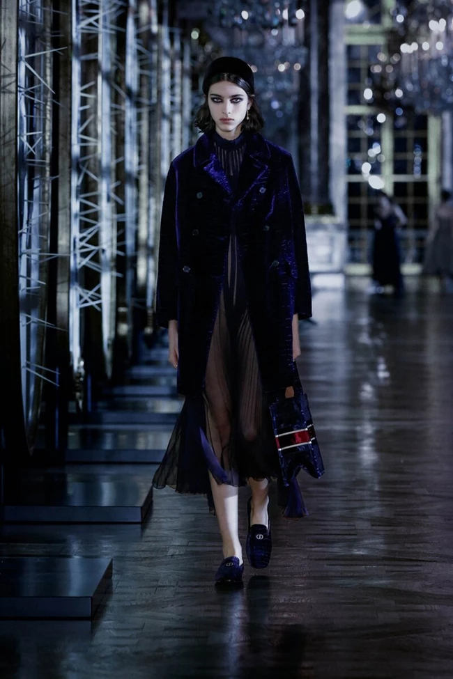 Dior F/W 2021-22 | Μόδα βγαλμένη από τα παραμύθια