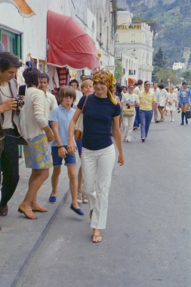 Τα πέδιλα που χρειάζεται κάθε γυναίκα άνω των 50 για το καλοκαίρι 2026 – Τα επιλέγει και η Marie Chantal
