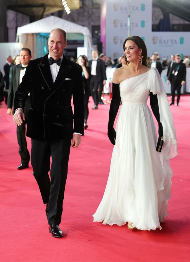 BAFTAs 2023 | H αιθέρια εμφάνιση της Kate Middleton στο κόκκινο χαλί