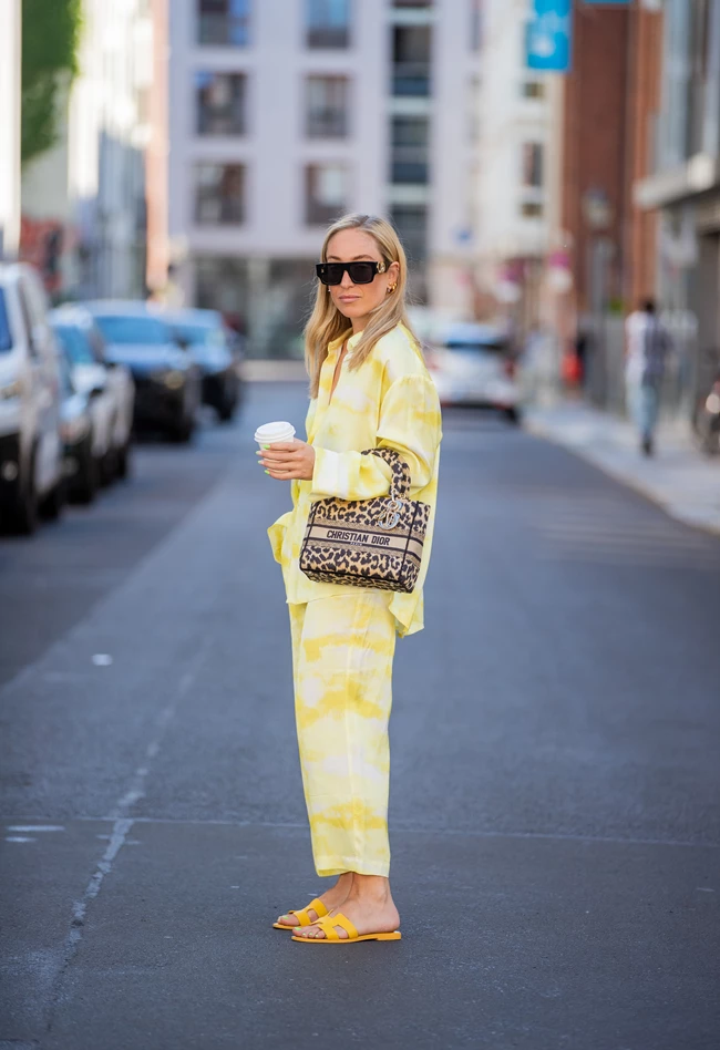 Flat sandals street style