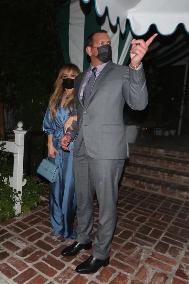 Jennifer Lopez | Έκανε τις τέλειες αφέλειες στα μαλλιά της