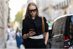 Αυτά τα stylish looks θα σας πείσουν να φορέσετε κρόσσια