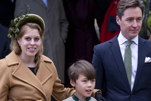 Johnny Thompson | Η νέα εμφάνιση του γοητευτικού υπασπιστή του βασιλιά Καρόλου