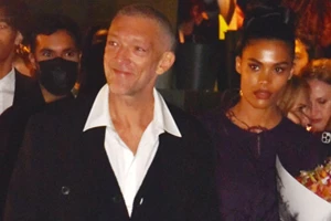 "Όταν είσαι νέος, έχεις την ομορφιά του διαβόλου" | Η Monica Bellucci εξηγεί γιατί δεν έχει εμμονή με την νεότητα