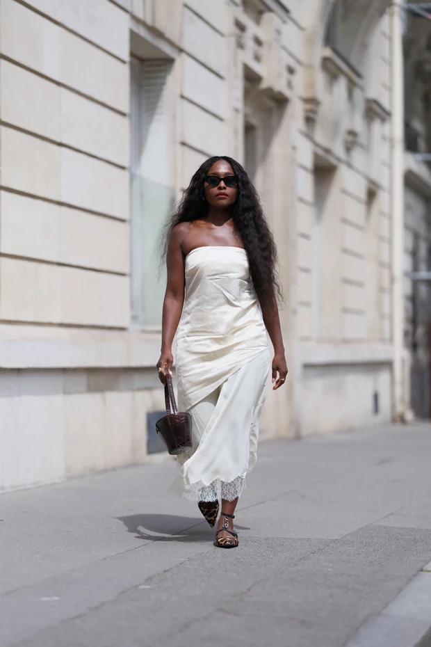 STREET STYLE LOOK: μπαλαρίνες με slip φούστα