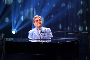 Elton John | Τα νέα για την εξέλιξη της υγείας του και η αναβολή της περιοδείας του