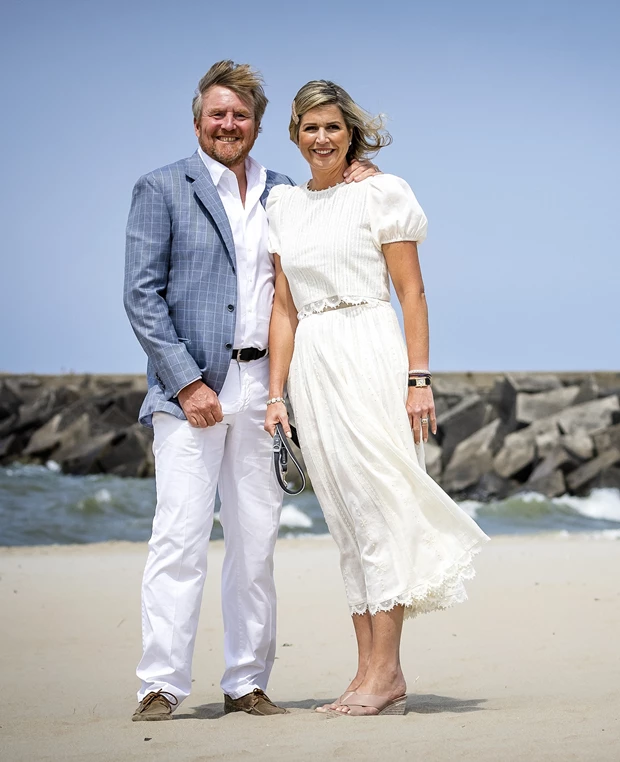 Μπλε παράθυρα και κεραμμύδια | Αυτό είναι το εξοχικό της βασίλισσας Maxima στο Κρανίδι