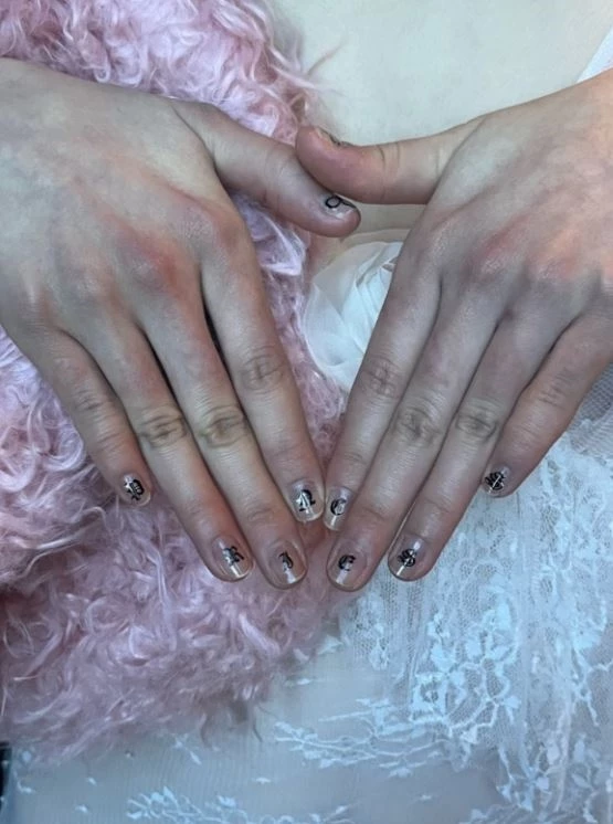 τάσεις στα νύχια 2023