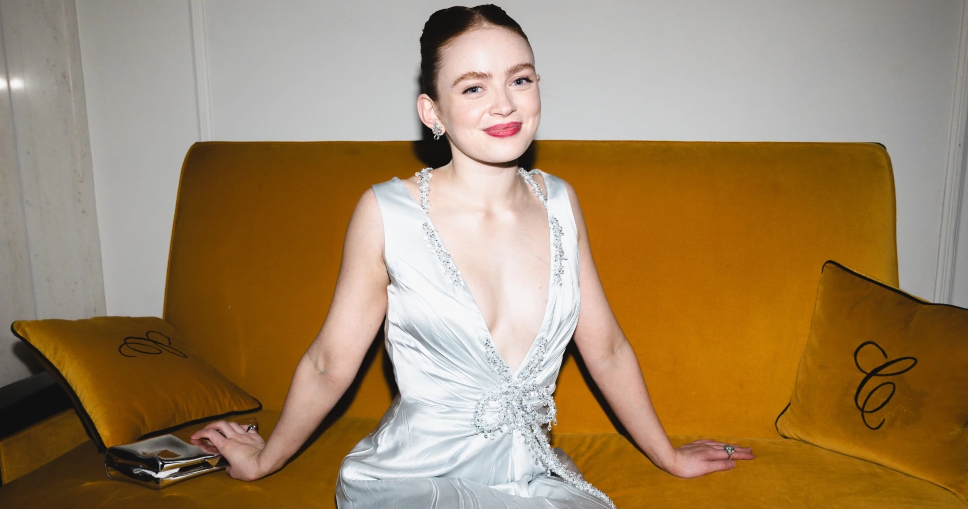 Sadie Sink | Το φρέσκο μακιγιάζ της στα Tony Awards είναι η απόδειξη ότι δεν χρειαζόμαστε πολλά προϊόντα για να λάμψουμε