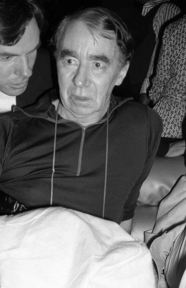 Halston | Η ιστορία του μεγαλύτερου (ίσως) Αμερικανού σχεδιαστή
