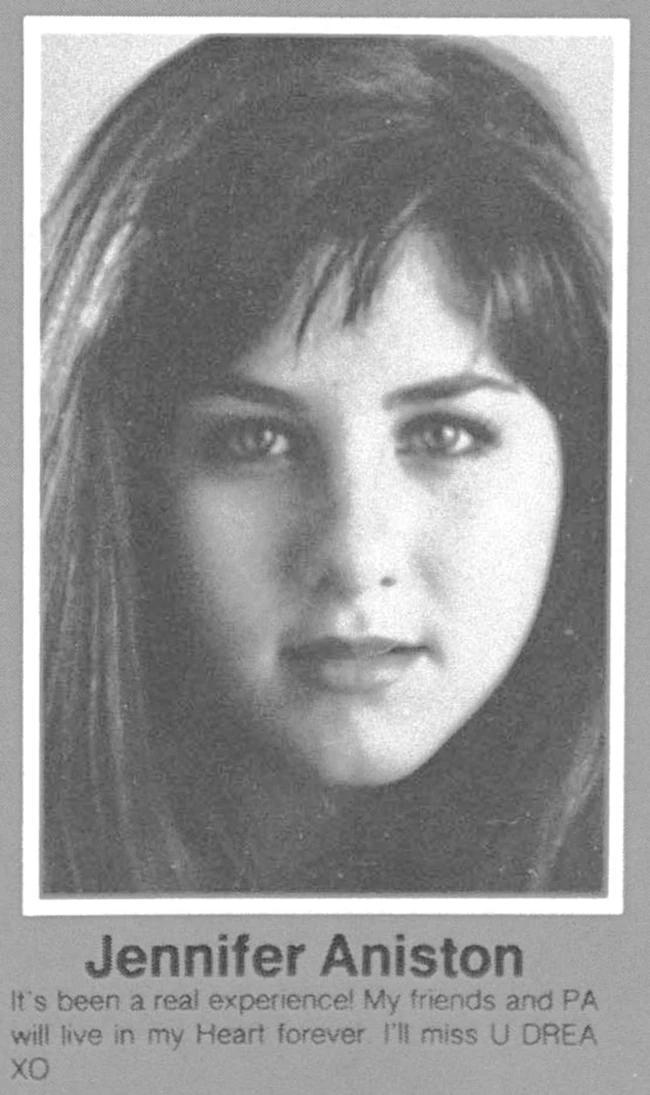 H Jennifer Aniston έγινε 53 | Πόσο άλλαξε το στιλ της μέσα στα χρόνια