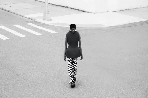 Μόδα On The Road Harper's Bazaar Feb26