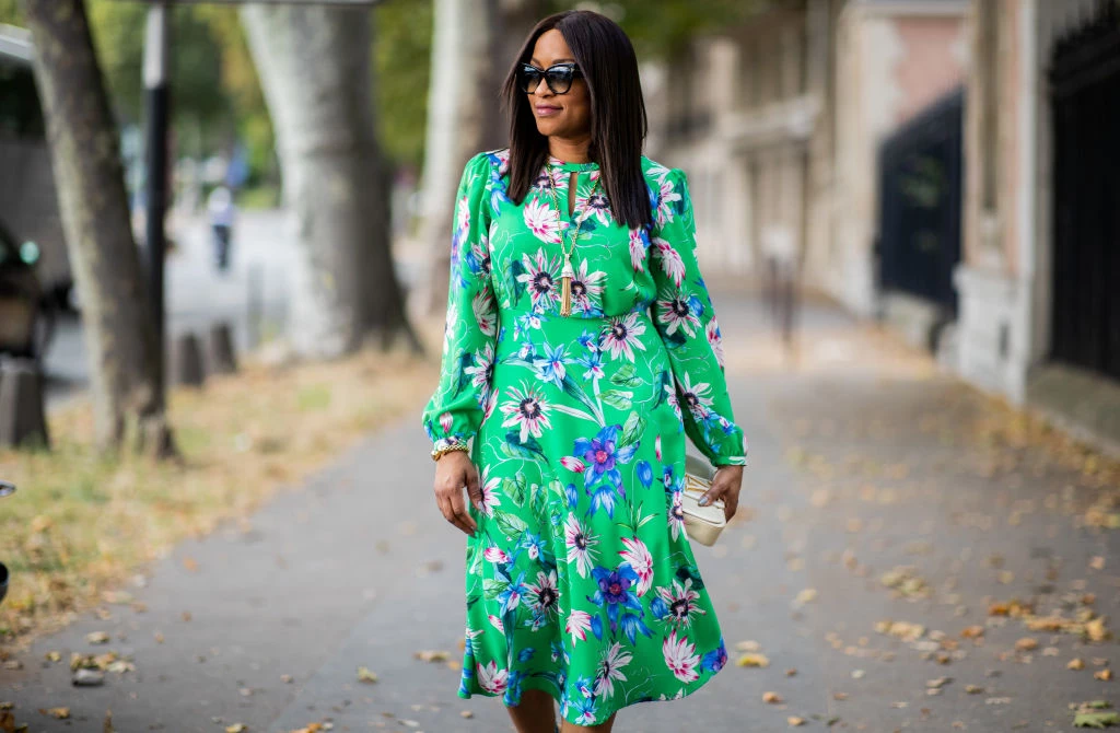 Κομψή μετά τα 50 | 4 καλοκαιρινά looks με έμπνευση από τη Jennifer Lopez