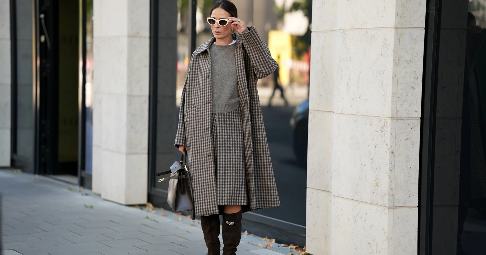 Το timeless βελούδινο κοστούμι που θα αγαπήσετε τα Χριστούγεννα του 2025