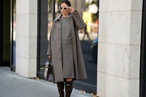 Το timeless βελούδινο κοστούμι που θα αγαπήσετε τα Χριστούγεννα του 2025