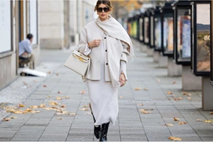 Τα κομψά looks που μπορείτε να δημιουργήσετε με μια φούστα τον χειμώνα