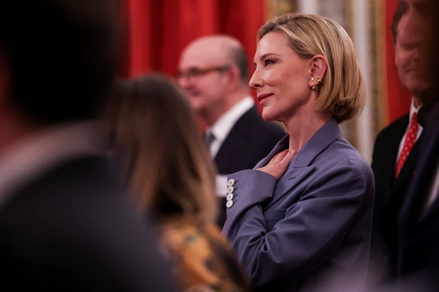 Η βασίλισσα Καμίλα υποδέχθηκε τους σταρ στο Παλάτι - Ο Andrew Garfield, η Cate Blanchett και ο κολλητός του πρίγκιπα Harry