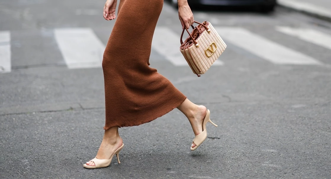 Τα πεντικιούρ που υιοθετούν τώρα όλες οι fashionistas άνω των 50