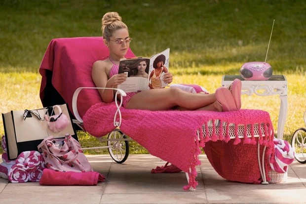 Πώς οι ενδυματολόγοι του "Legally Blonde" και του "Elle" δημιούργησαν την γκαρνταρόμπα της έφηβης Elle Woods