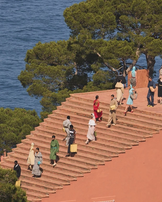 H L'Oréal ενώνει τις δυνάμεις της με τον Jacquemus σε μια αποκλειστική συνεργασία