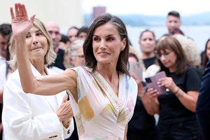 Η Meghan Markle βρήκε τον πιο κομψό τρόπο για να φορέσει το σορτς το καλοκαίρι