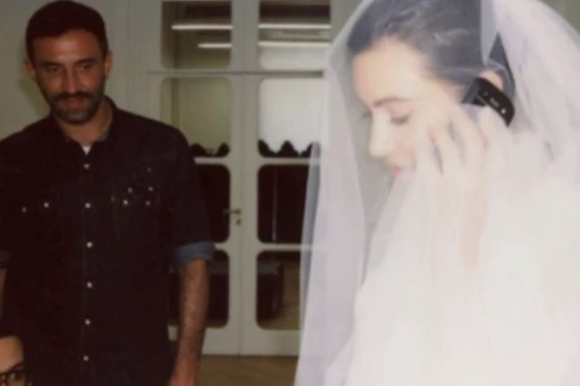 Η Kim Kardashian μοιράζεται σπάνιες φωτογραφίες από την πρόβα νυφικού της το 2014