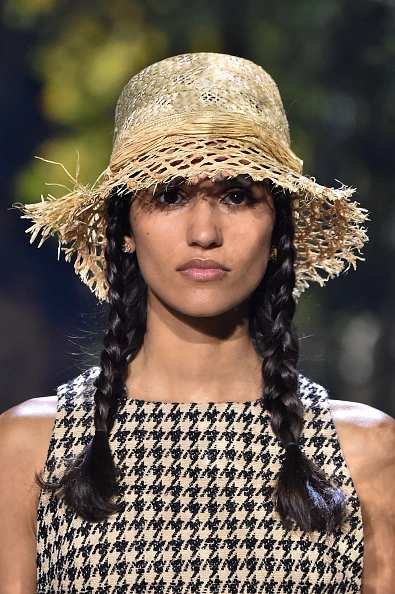 Το throwback χτένισμα που επιστρέφει στη μόδα