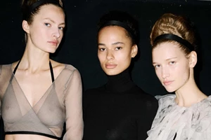 Selena Gomez | Το γαμήλιο χτένισμά της είχε αέρα από old Hollywood