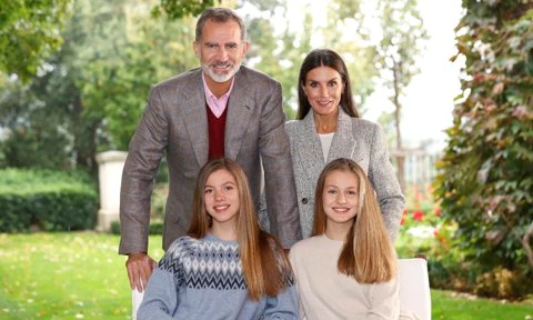 Βασίλισσα Letizia | Η ανατροπή στη φετινή επίσημη χριστουγεννιάτικη φωτογραφία