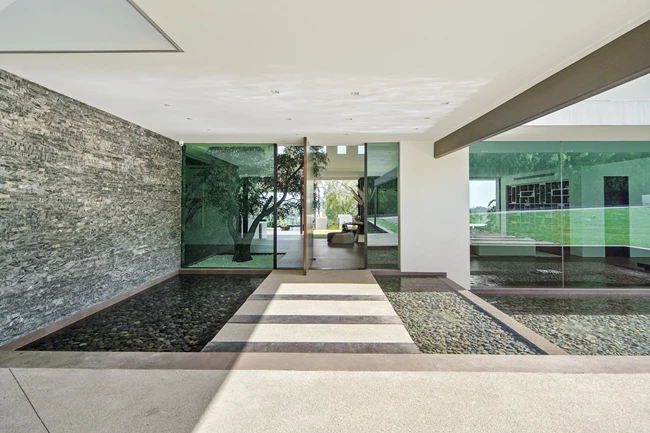 Selling Sunset | Η πιο glamorous έπαυλη από τη δημοφιλή εκπομπή του Netflix