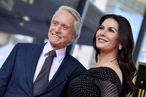 Η Catherine Zeta-Jones και ο Michael Douglas μάς ανοίγουν την κουζίνα του σπιτιού τους