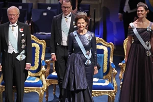 Πριγκίπισσα Victoria | Συνδύασε ένα φόρεμα από high street brand με μια διαμαντένια τιάρα 119 ετών