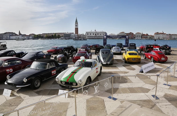 Louis Vuitton Dolomites Classic Run 2026 | To νέο τρόπαιο και το trophy trunk του οίκου για το ιστορικό ράλι vintage αυτοκινήτων