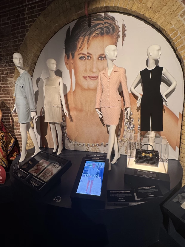 Gianni Versace Retrospective Λονδίνο