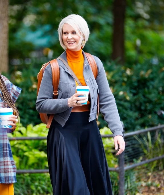 And Just Like That | Tα ασημένια μαλλιά είναι η πιο stylish επιλογή για τις γυναίκες άνω των 50